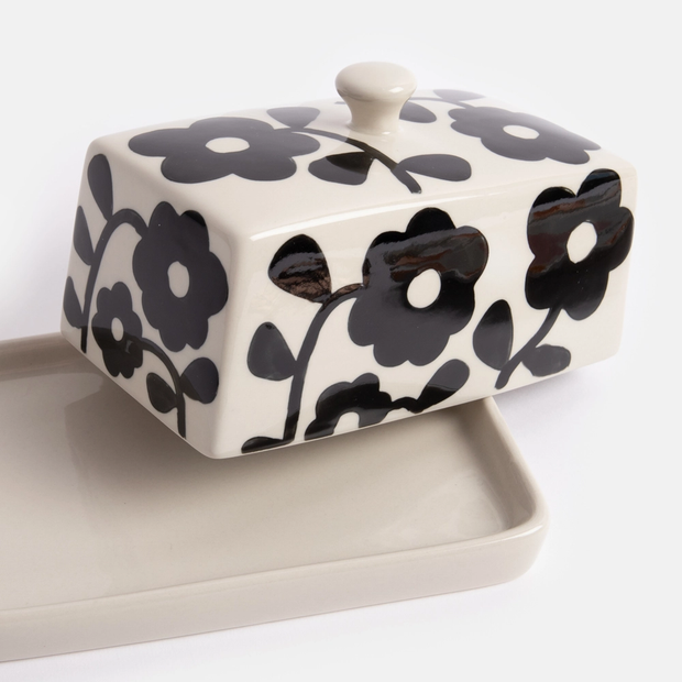 beurrier en céramique motif fleurs noires Caroline Gardner 