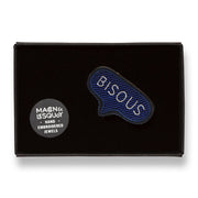 broche brodée macon lesquoy bisous bleu marine - La Boite à Bonheur