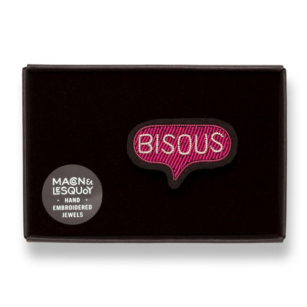 MACON LESQUOY - broche brodée bisous rose fushia - La Boite à Bonheur