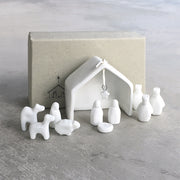 Crèche Miniature en Porcelaine