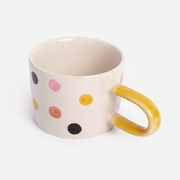 mug en céramique orginal pois multicolor anse jaune CAROLINE GARDNER - La Boite à Bonheur BAYEUX