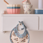 petit gobelet en mélamine motif fleuri intérieur rose cueillette Pause Goûter - Le Petit Souk