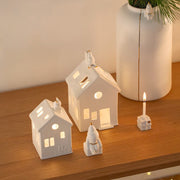 Photophores maisons en porcelaine blanche avec décorations de Noël - Collection Santa de Räder Design
