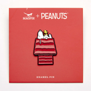 Pin's Snoopy Maison Magpie x peanuts - La Boite à Bonheur 