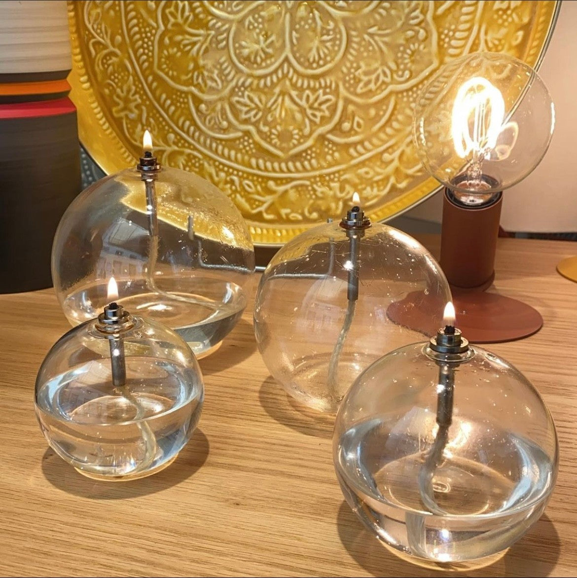 Lampe à l'huile avec base de vitre